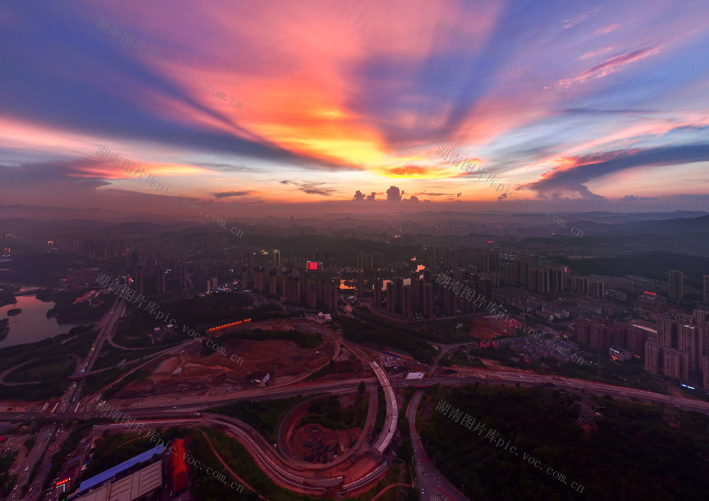 7月25日  傍晚  郴州  上空  出现  醉美晚霞  
