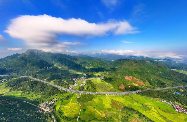 常宁 路畅  景美  助发展