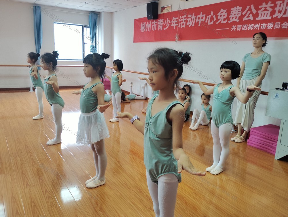暑假 舞蹈 青少年 课余活动 欢乐时光