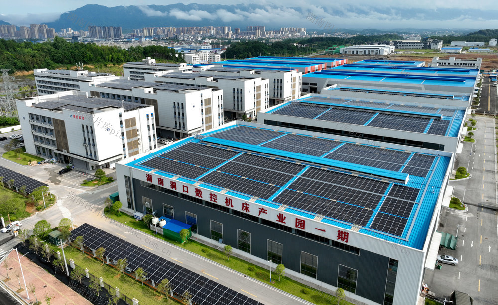 光伏板 绿色低碳 新能源 发电 节能降耗 产业 县域经济 光伏发电  企业 厂房  园区