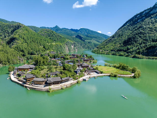 沙湾村 酉水河 夏日 秀美
