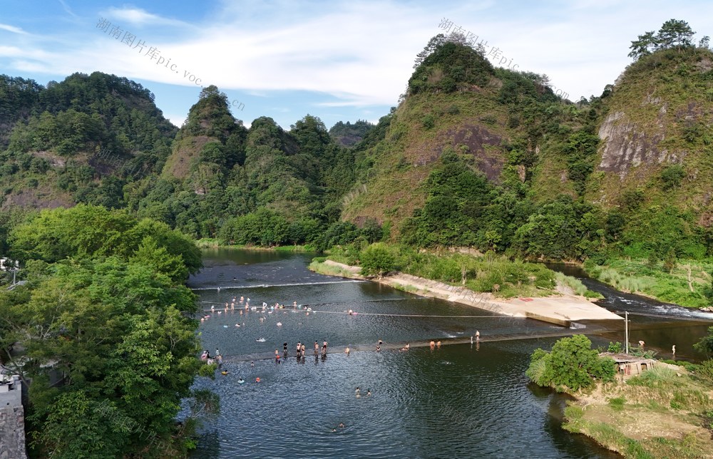 避暑、旅游、游客、生态、纳凉