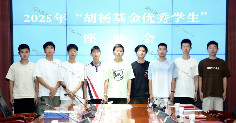 飞行口学员囗获囗表彰囗奖励