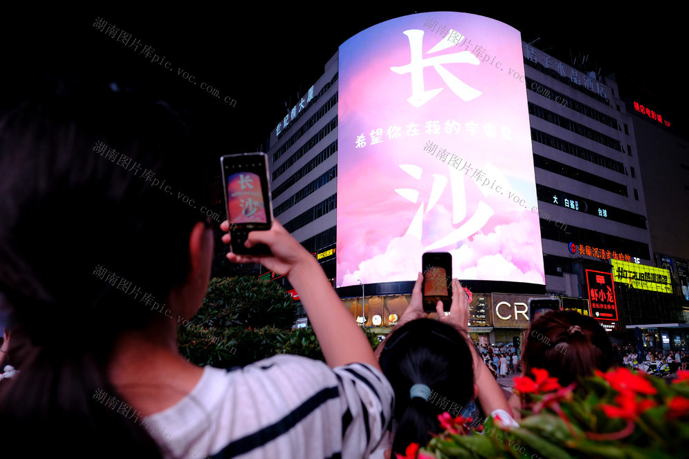 夏夜“烟火气”点燃消费热