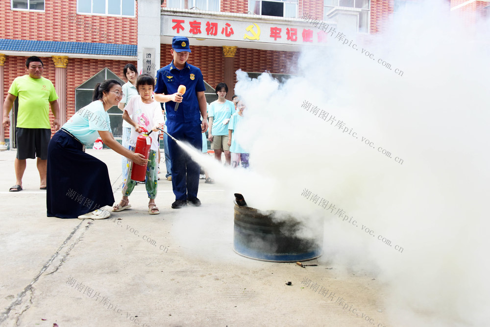 暑假  留守儿童  夏令营  消防知识