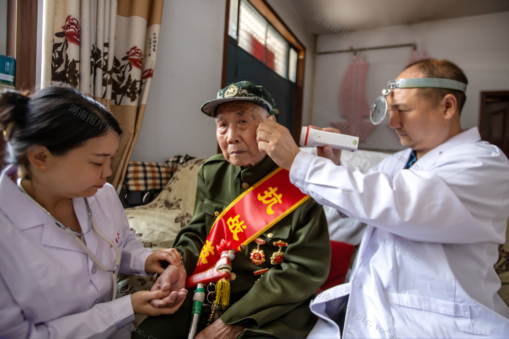 抗日战争 抗战胜利 抗战老兵 八路军 共产党 刘伯承 晋冀鲁豫 白衣天使 执业医师 义诊 康检 耳鼓膜 骨密度 膝关节 骨伤科 郭氏正骨 中华源字号 非物质文化遗产