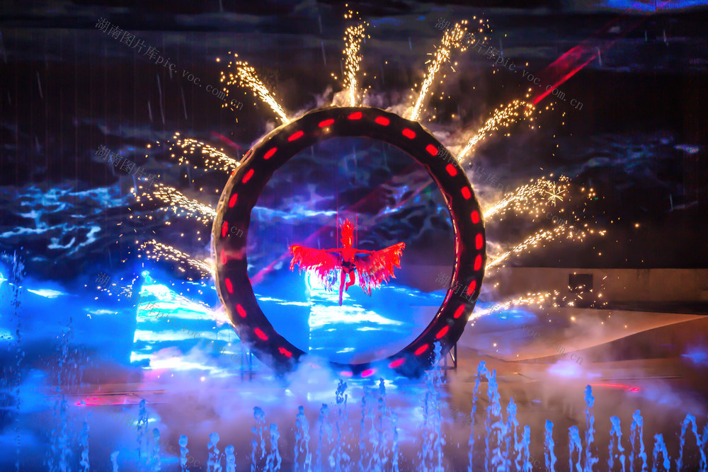 红旗渠 人工天河 实景演出 《太行·红日》 红旗渠精神 文化旅游胜地 3D投影技术