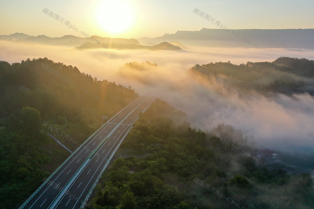 湖南，龙山，交通建设，公路网，高速公路，云海，青山，