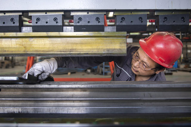 娄底 高温 坚守岗位 生产 企业