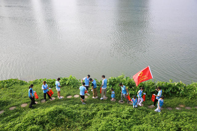 河小青 河岸 环保 保护环境 赧水 志愿服务 劳动教育