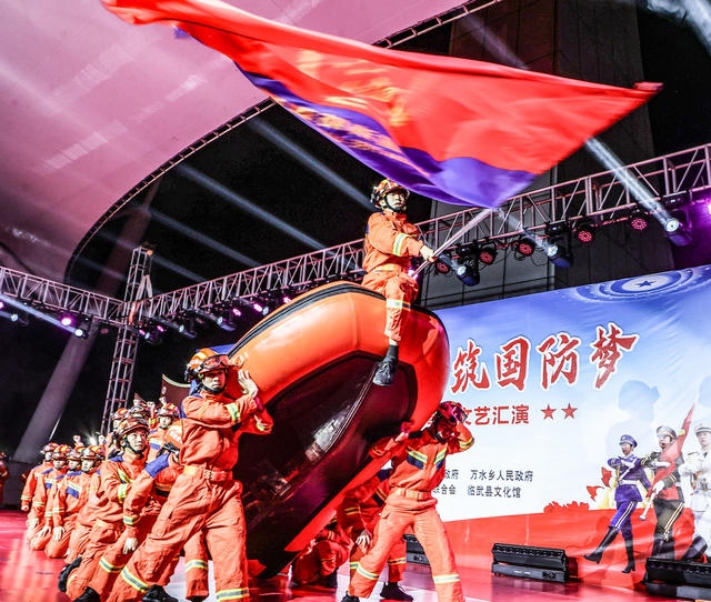 临武县：文艺汇演庆“八一”