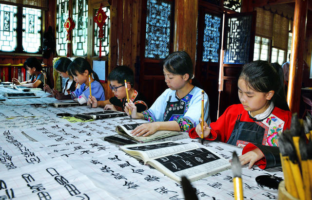 暑假 书法 苗绣 苗鼓 服务 快乐 青少年