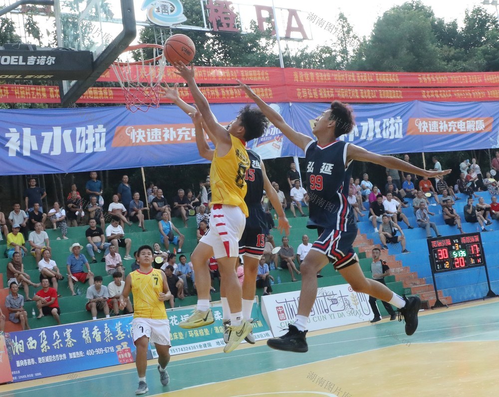 “村BA”点燃乡村夜经济