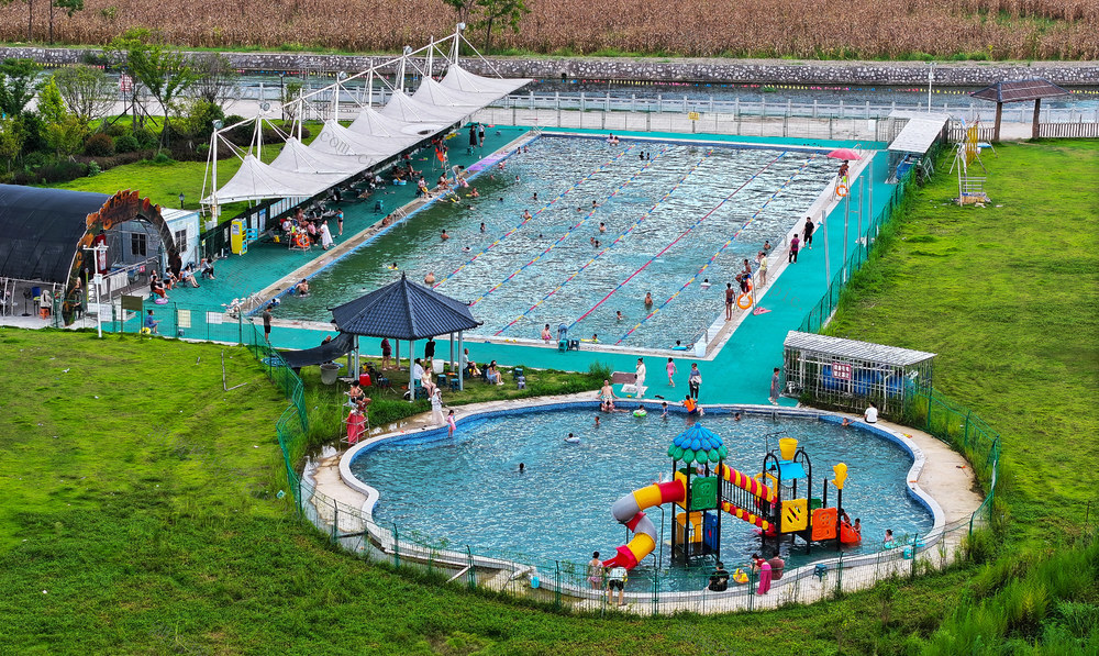 滩涂  泳池  游泳  防溺水