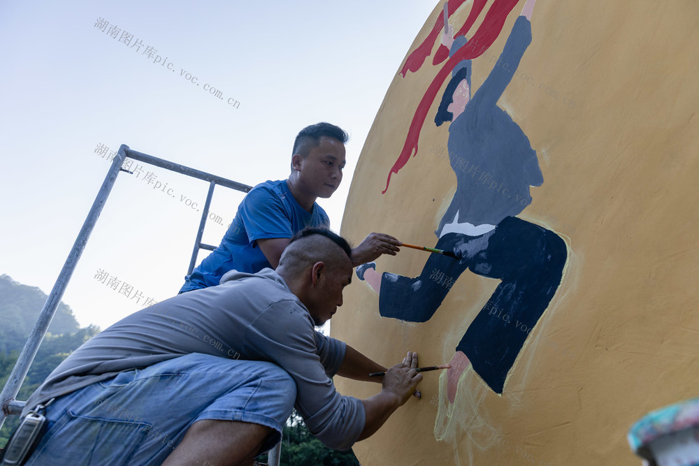 坪年村 墙绘 苗鼓