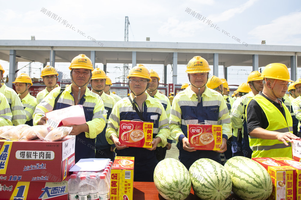 娄底  清凉  夏日  职工 高温 消暑 慰问