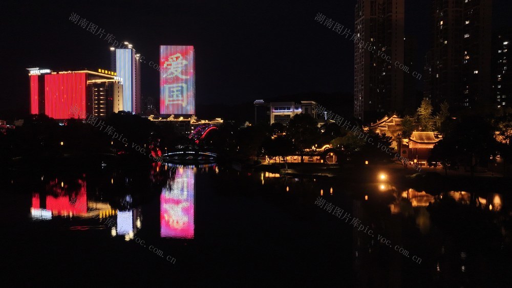 航拍  郴州  爱莲湖  夜间  亮化  工程  景观  迷人  市民  消暑  漫步  山水画卷  人间仙境