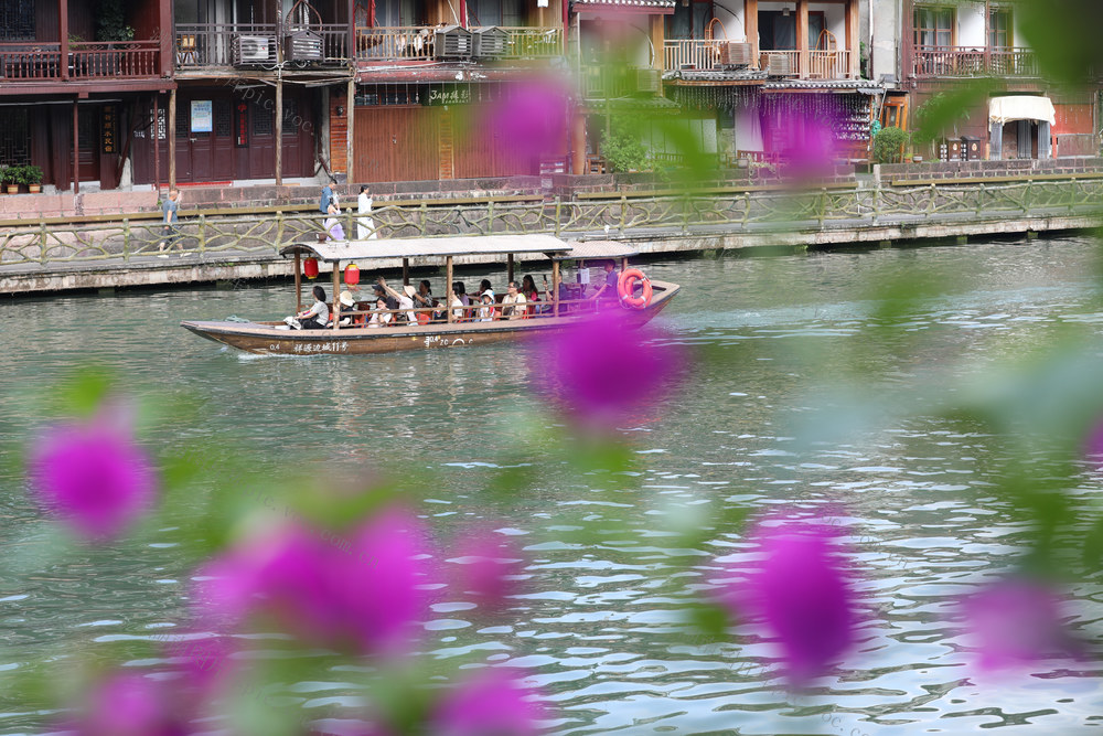 暑期 湘西 凤凰 沱江  古城 美景 民俗 江风  清凉 泛舟 游览