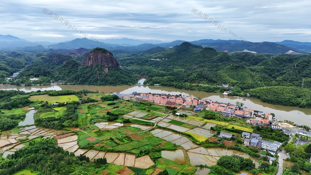 夏日 飞天山 丹霞 生态画卷 乡村