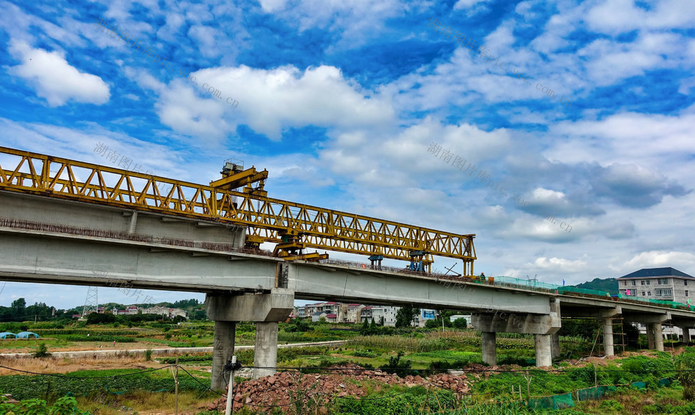 兰里大桥建设正酣