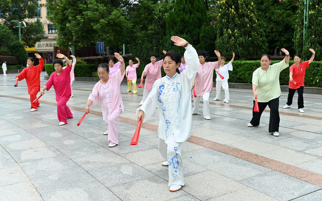 健身 运动 锻炼 全民健身日 体育 市民 群众 健康 健身操 广场  