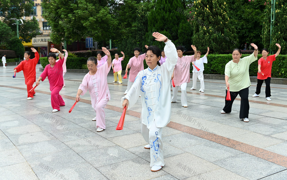 健身 运动 锻炼 全民健身日 体育 市民 群众 健康 健身操 广场  