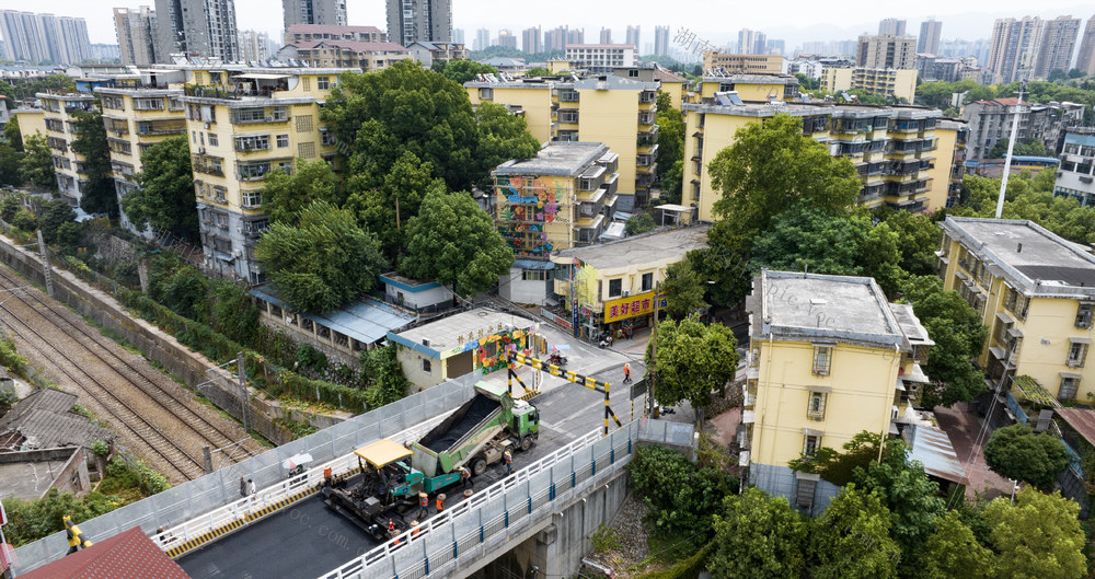 城市治理，社区工作，老旧小区改造，民生工程，街道管理
