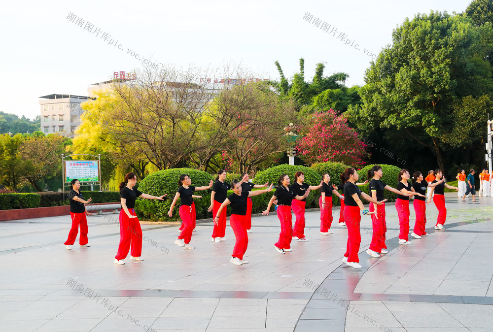 公园  广场  健身  乐园