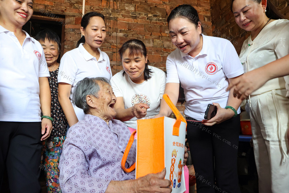 临武县：情系夕阳送温暖