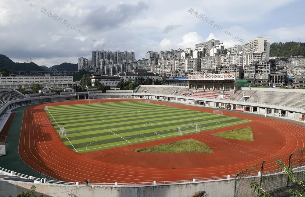 凤凰 体育中心 备战湘超 升级改造  湘西赛区