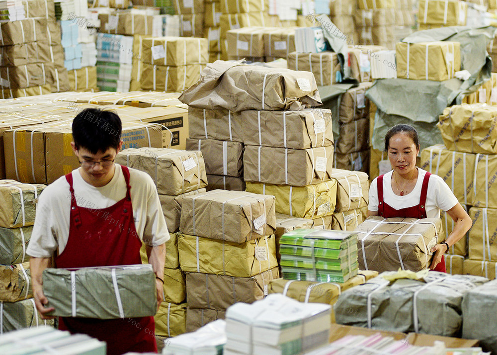 嘉禾：备教材 迎开学