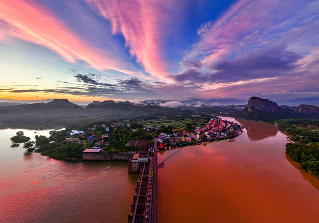 湖南  郴州  苏仙区  飞天山 
 景区  瓦窑坪  开业两周年 
 旅发   网红打卡地  千年古镇 
 旅游发展  湘南  民俗特色  