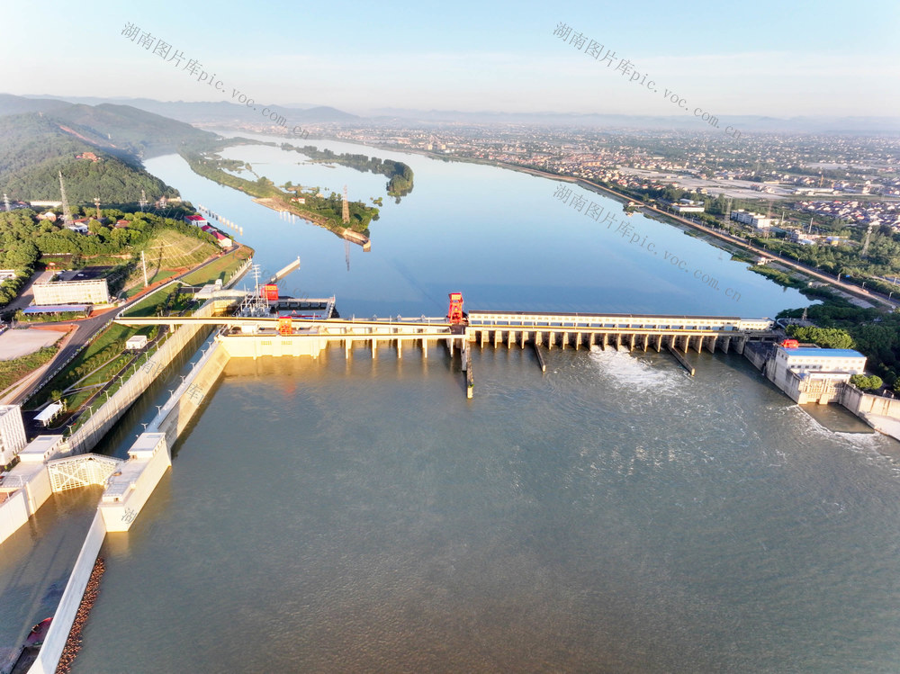 水利建筑  枢纽工程  防洪  发电 
 航运  水资源利用