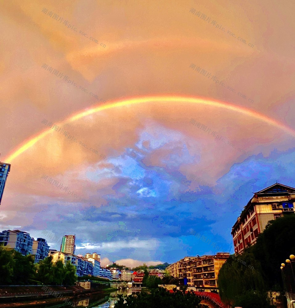 通道城区“闪现”彩虹
