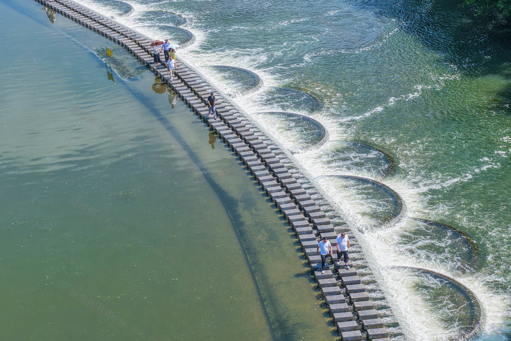 湖南道县：碧水丹青引客至