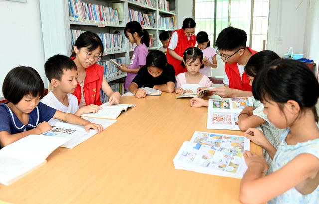 留守儿童 关爱 呵护 公益 驻村 帮扶 农家书屋 学习 书 农村 健康  志愿 服务