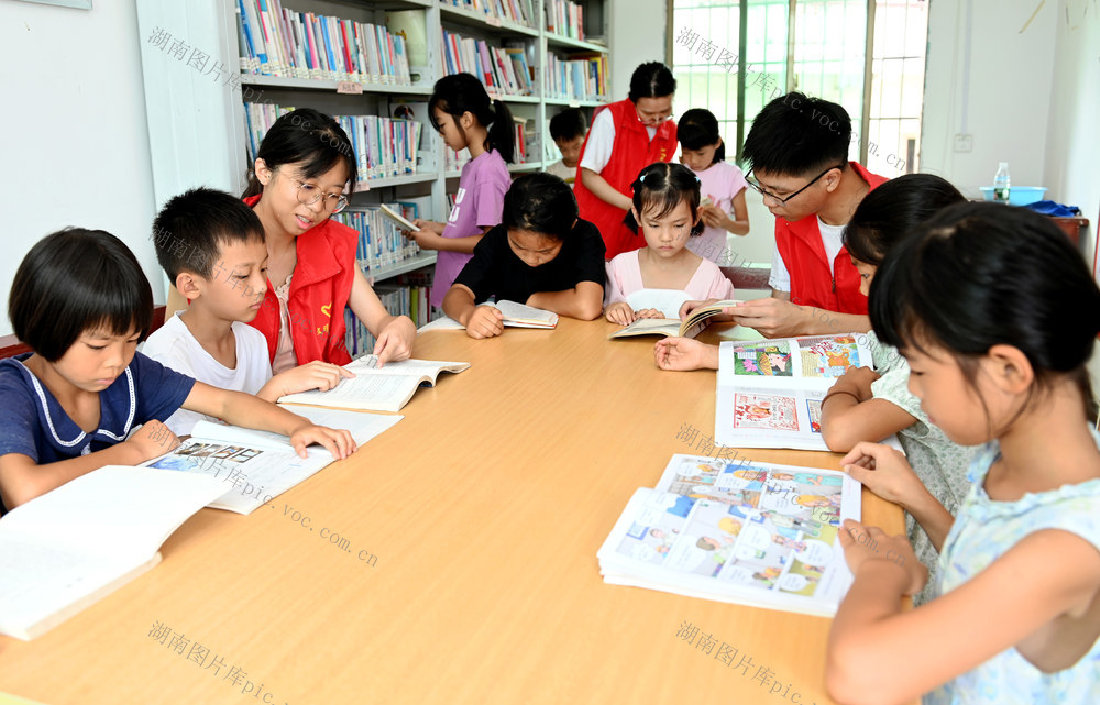 留守儿童 关爱 呵护 公益 驻村 帮扶 农家书屋 学习 书 农村 健康  志愿 服务