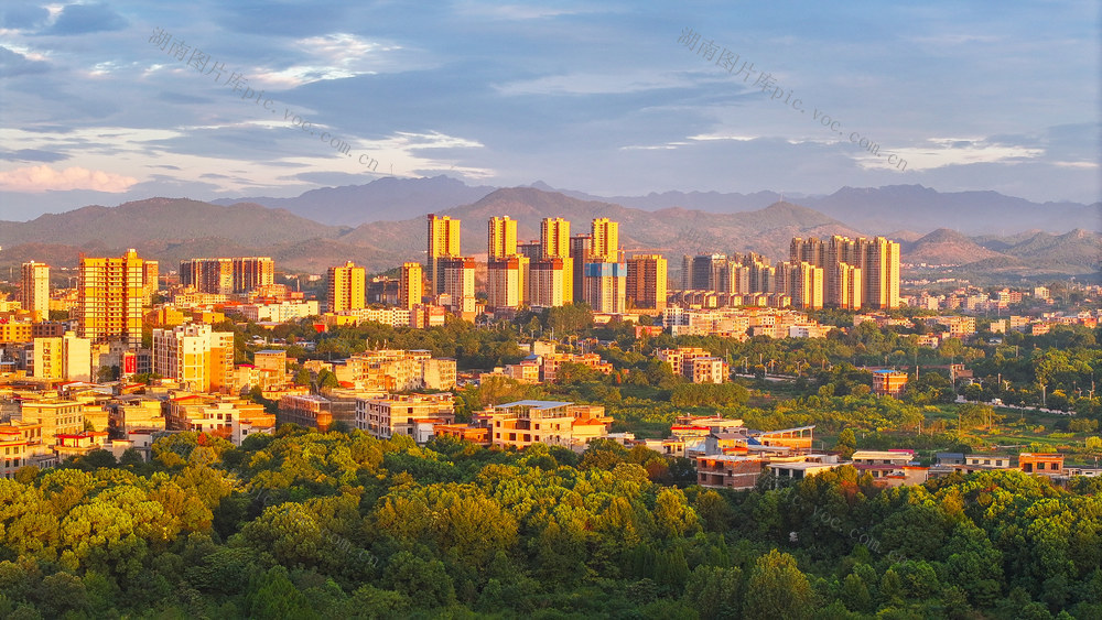 城市  朝阳  金光  照耀