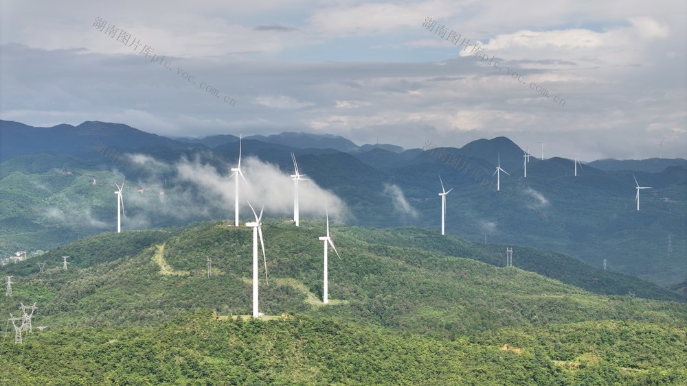 湖南  郴州  苏仙区  良田  风电场  廖家湾   风力发电 
 壮美如画  生态优先  绿色 循环  低碳  可持续发展  清洁能源  产业  风力发电项目 
 能源结构转型  航拍