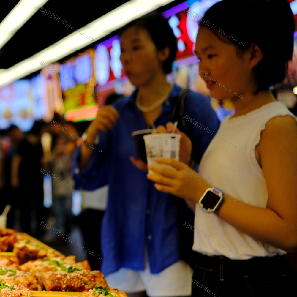 “夜经济”带动“烟火气”