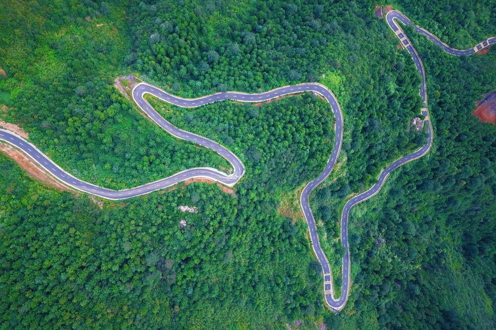 盘山  公路   蜿蜒   乡村旅游  致富路