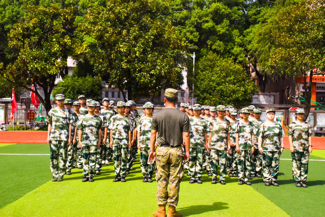 新生军训 磨炼意志