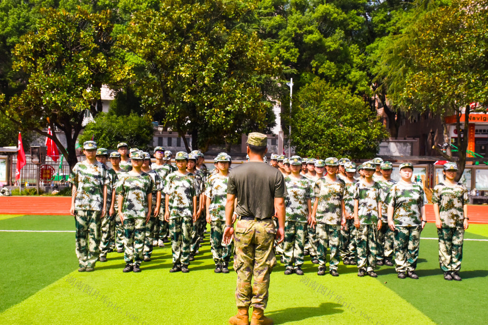 新生军训 磨炼意志