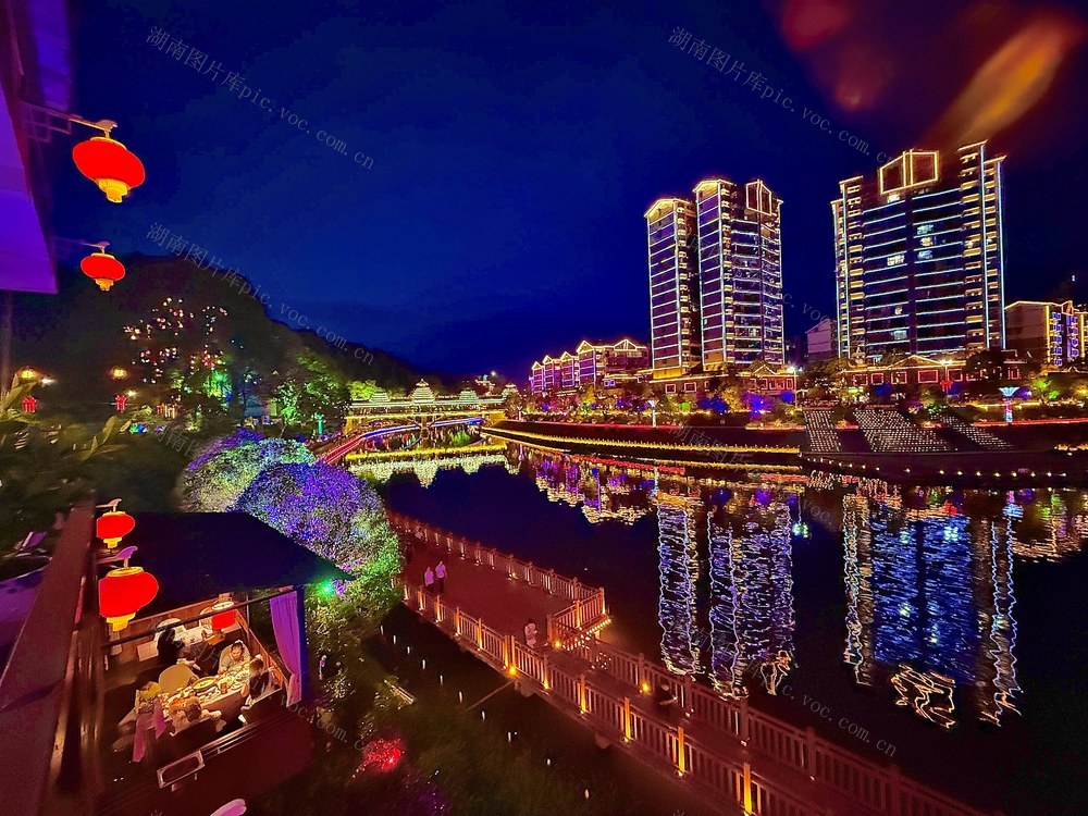  夜色璀璨迎盛会
