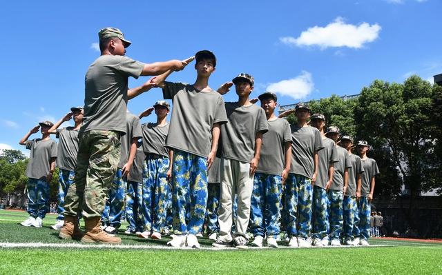 新生军训迎开学