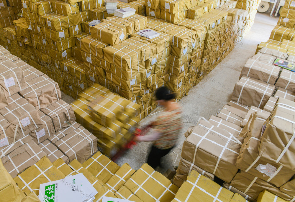 湖南道县：备好教材迎开学