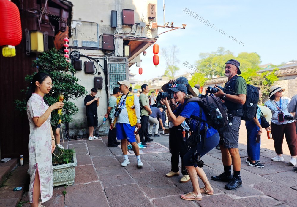 湘西凤凰古城  摄影师 捕捉 阿妹  2025第九届世界摄影大会 采风创作    街巷  古城风貌 民族风情 大美湖南