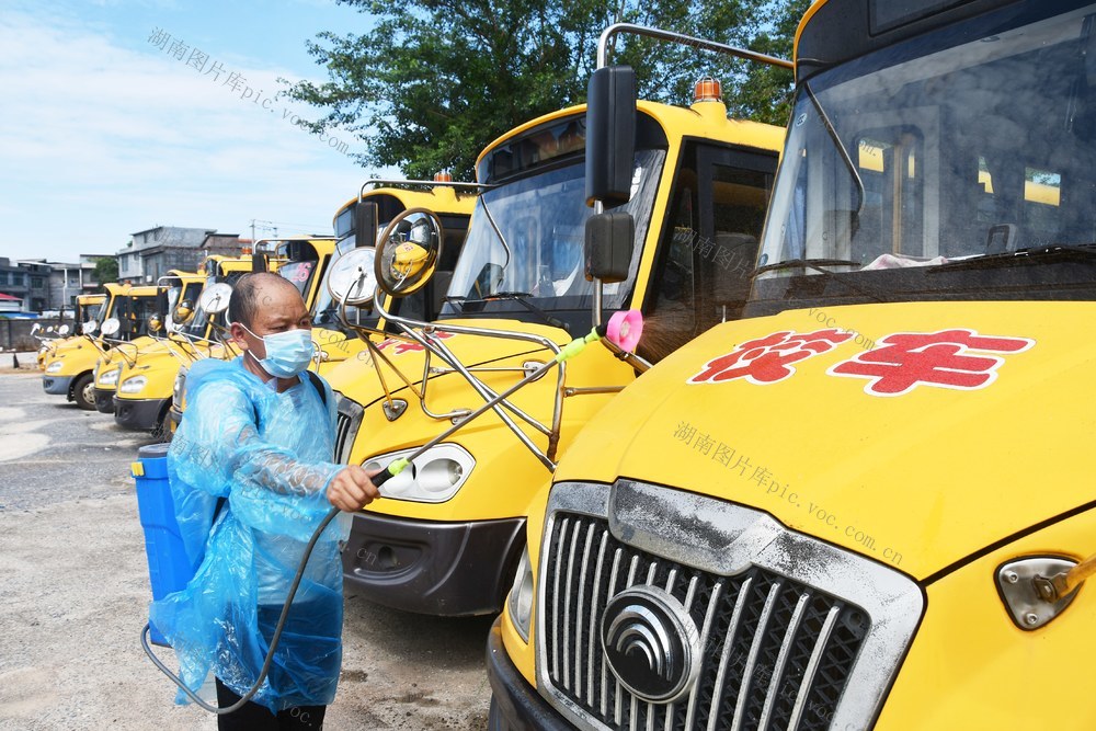 校车消毒清洁迎开学