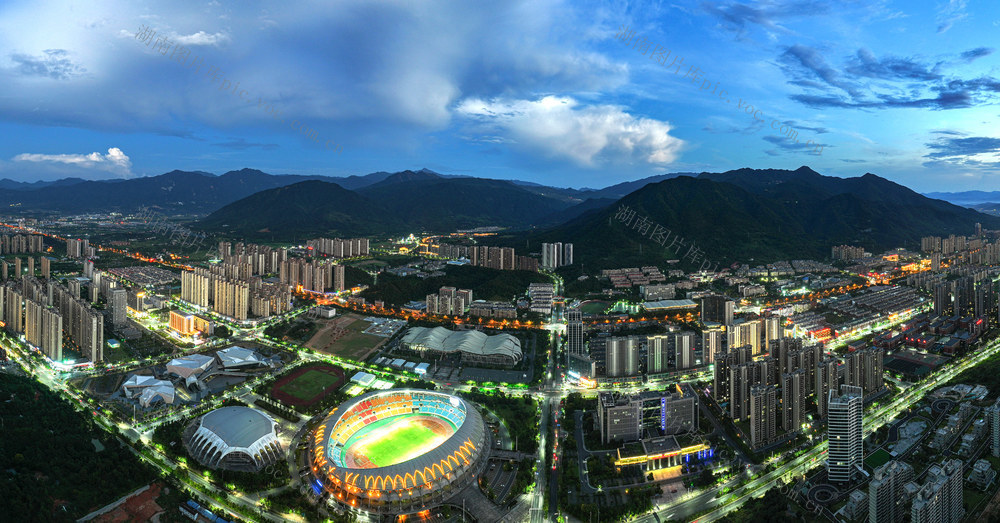 航拍  湖南  郴州  苏仙区  城东新区  夜幕  城东新区  华灯初上  璀璨夜色  五彩斑斓  景观   夜景  城市  美轮美奂  城市夜景  