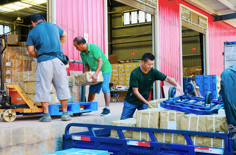 分发  配送  教材  准备  开学